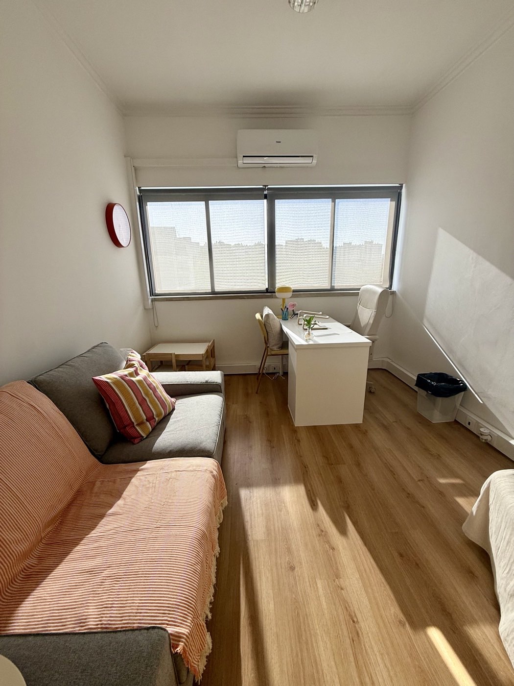 Sala de consulta com secretária